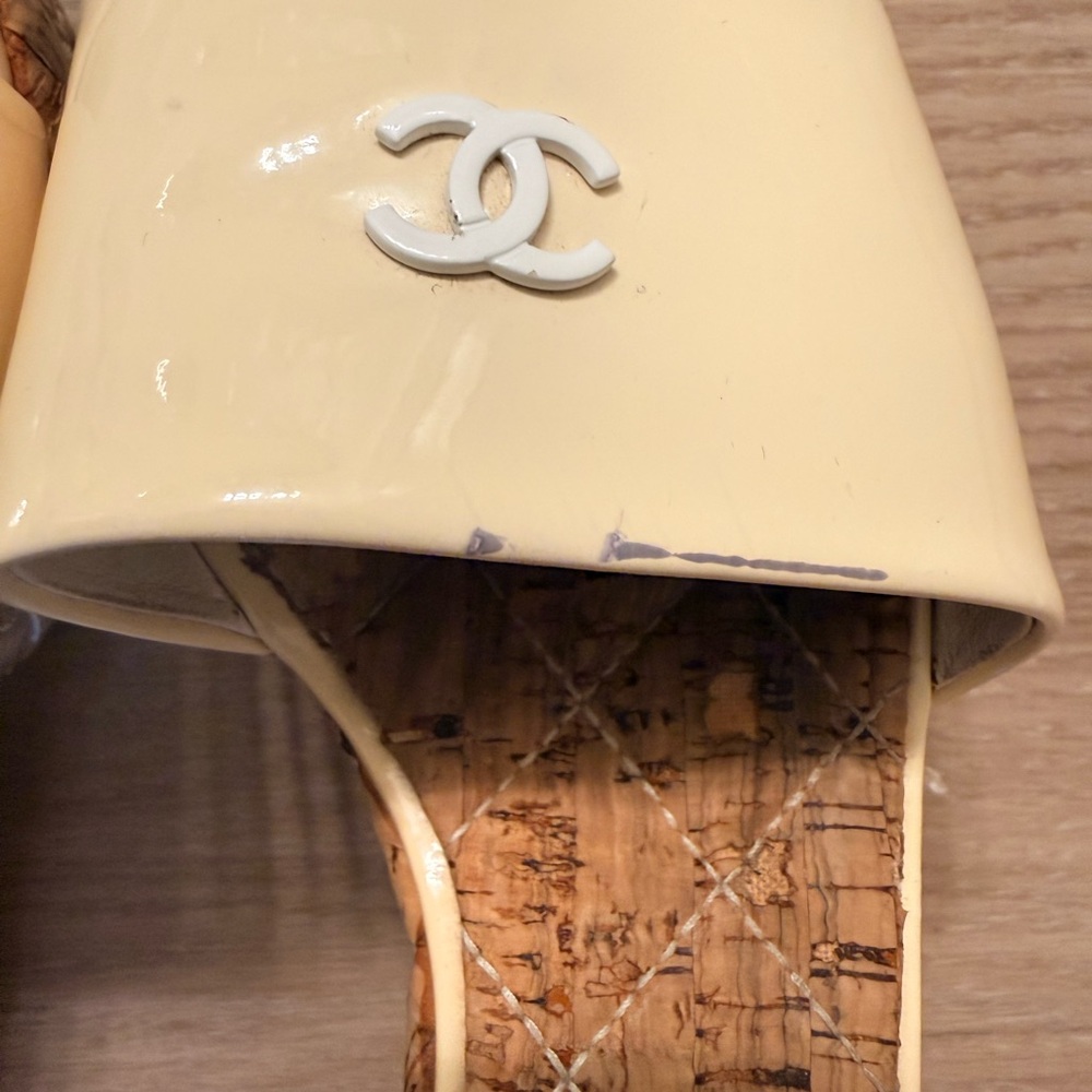 Chanel White Patent Leather Cork Wedge Sandal with iconic interlocking CC - Picture 5 of 15
